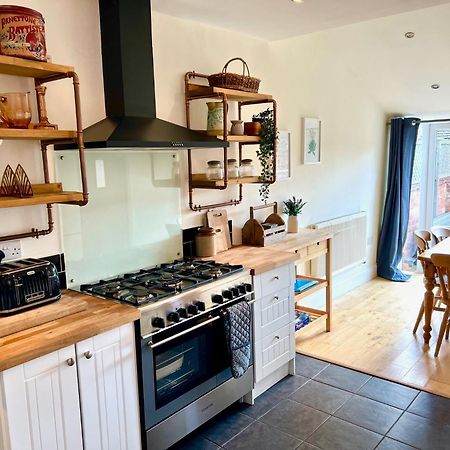 Spacious Victorian Townhouse With Cathedral Views Lincoln Bagian luar foto
