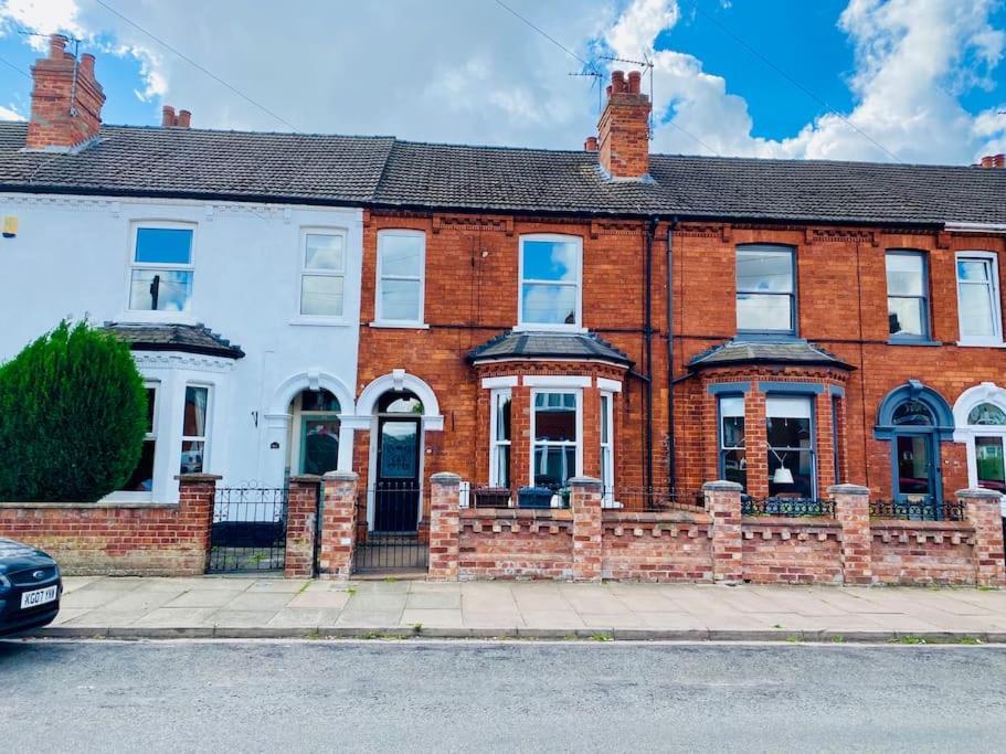 Spacious Victorian Townhouse With Cathedral Views Lincoln Bagian luar foto